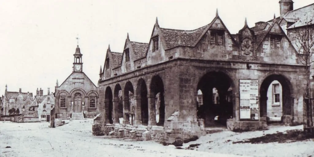 old picture of the chipping campden market hall